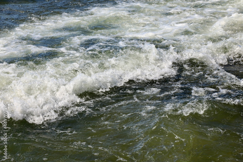 Fototapeta premium Sea waves hit the rocky shore
