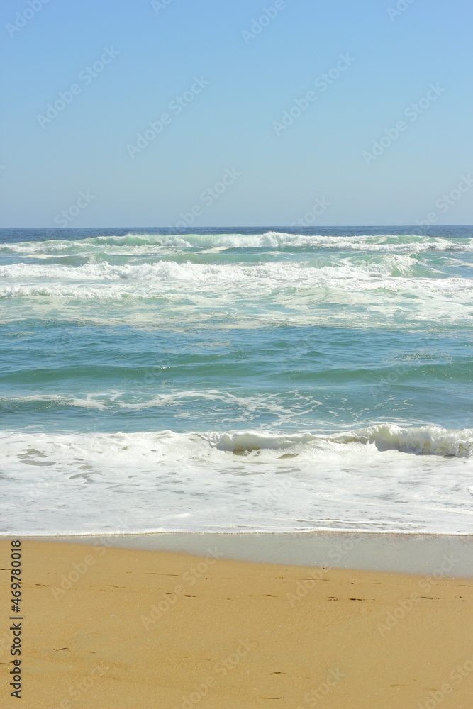 orilla de playa y mar, olas rompiendo orilla de playa y mar, olas rompiendo
