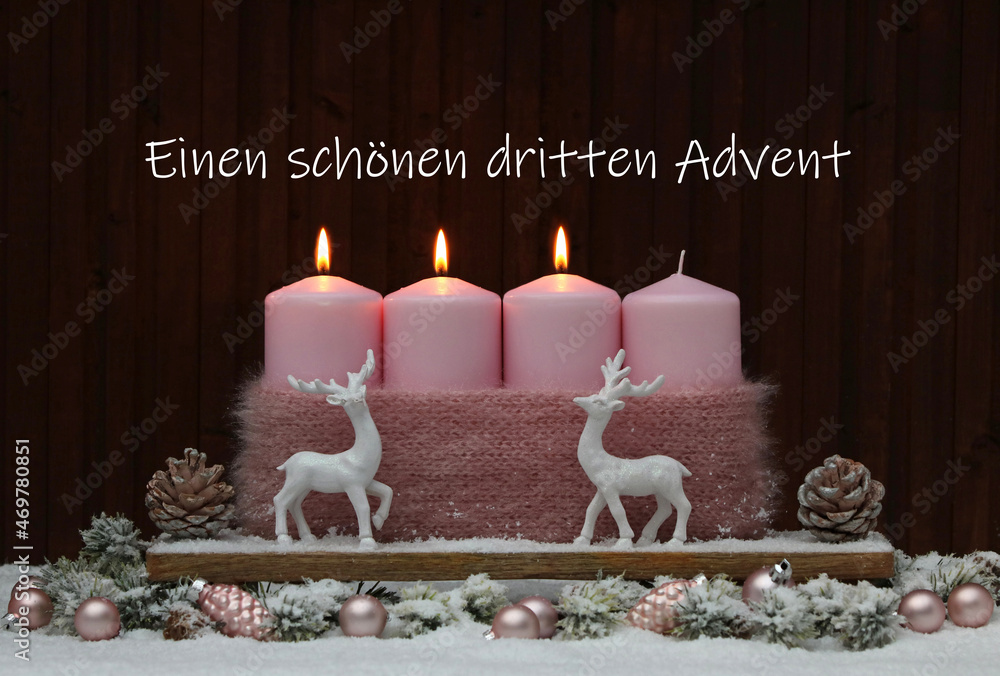 Adventsdekoration: Rosa Adventskerzen mit Weihnachtsschmuck zum dritten  Advent. Stock Photo | Adobe Stock