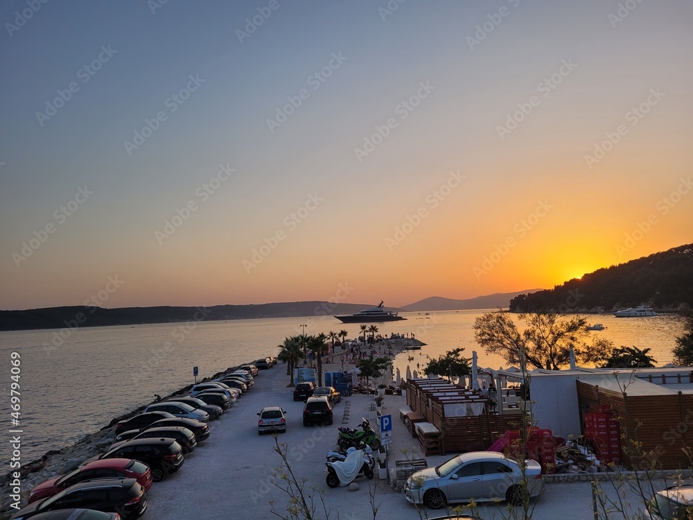 Obraz premium Coucher de soleil sur une plage croate