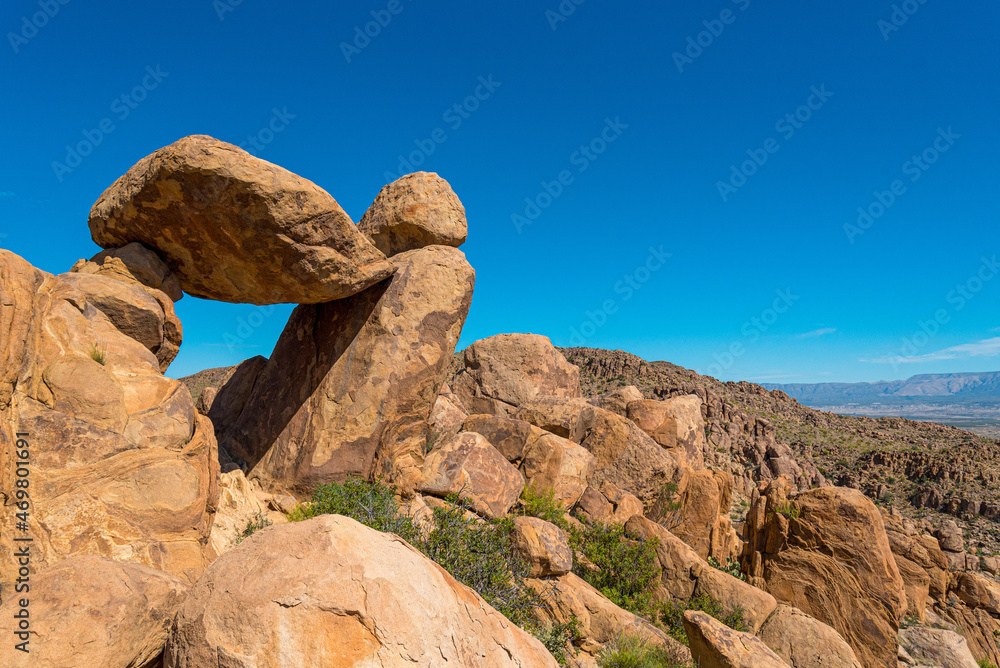 Scenic balanced rock in the Big Bend National Park Scenic balanced rock in the Big Bend National Park