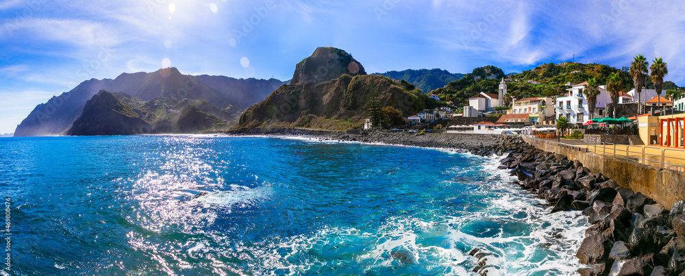 Madeira island nature scenery, view of charming Porto da Cruz village. Popular tourist resort in Portugal - obrazy, fototapety, plakaty 