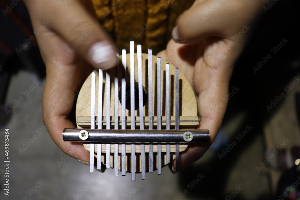 Kalimba, un instrumento musical de origen africano Stock Photo Adobe