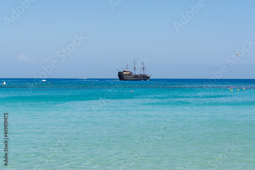 Fototapeta Naklejka Na Ścianę i Meble -  Crystal clear blue water of Mediterranean sea on Fig tree beach in Protaras, Cyprus