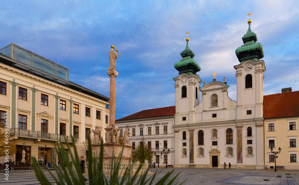 Fototapeta premium Cathedral of St. Ignatius in the central square of Gyor, Hungary