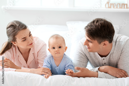 Young parents with little b...