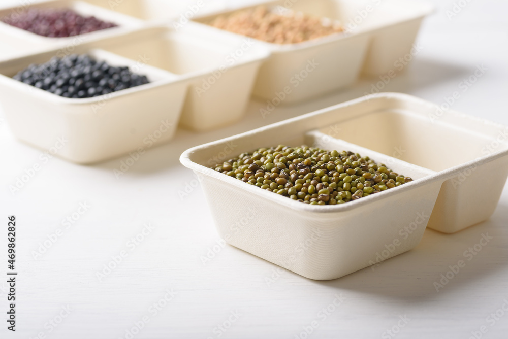 Mungbeans in compostable cardboard boxes are eco-friendly concepts and are mainly used as a plant-based ingredient in vegetarian, healthy food. Mungbeans in compostable cardboard boxes are eco-friendly concepts and are mainly used as a plant-based ingredient in vegetarian, healthy food.