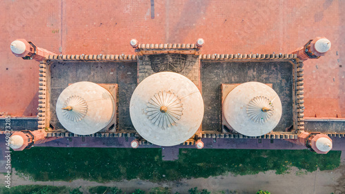 фотографія The Badshahi Mosque is a Mughal-era congregational mosque in Lahore, capital of the Pakistani province of Punjab, Pakistan