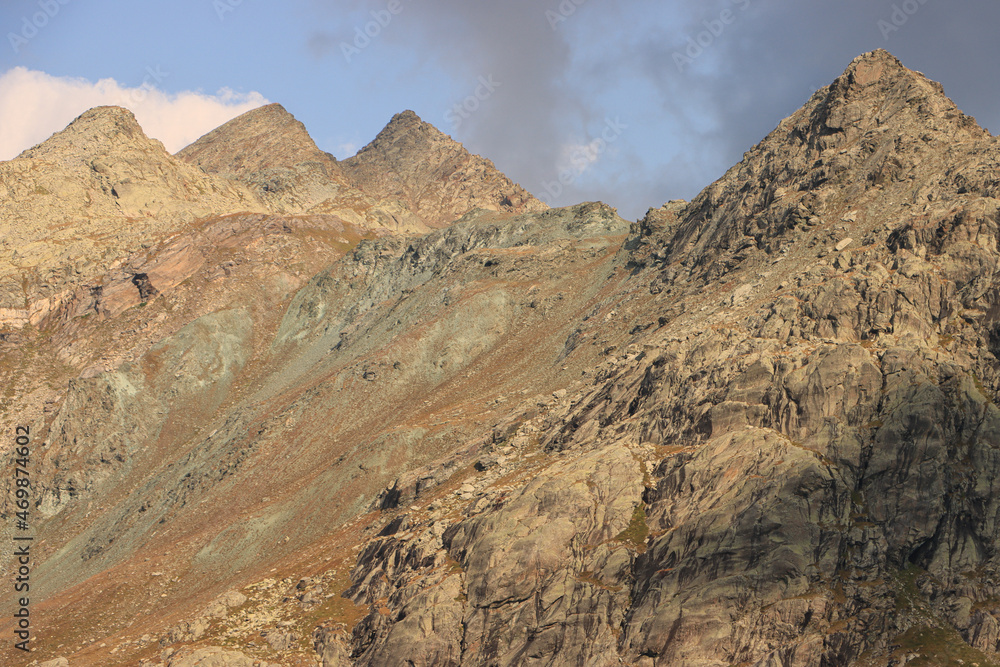 Naklejka premium Alpine Pyramidengruppe; Imposante Spitzen um den Piz Canfinal (2811m) in den Bernina Alpen