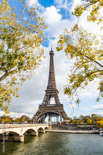 Eiffel Tower in autumn, Paris, France © eyetronic