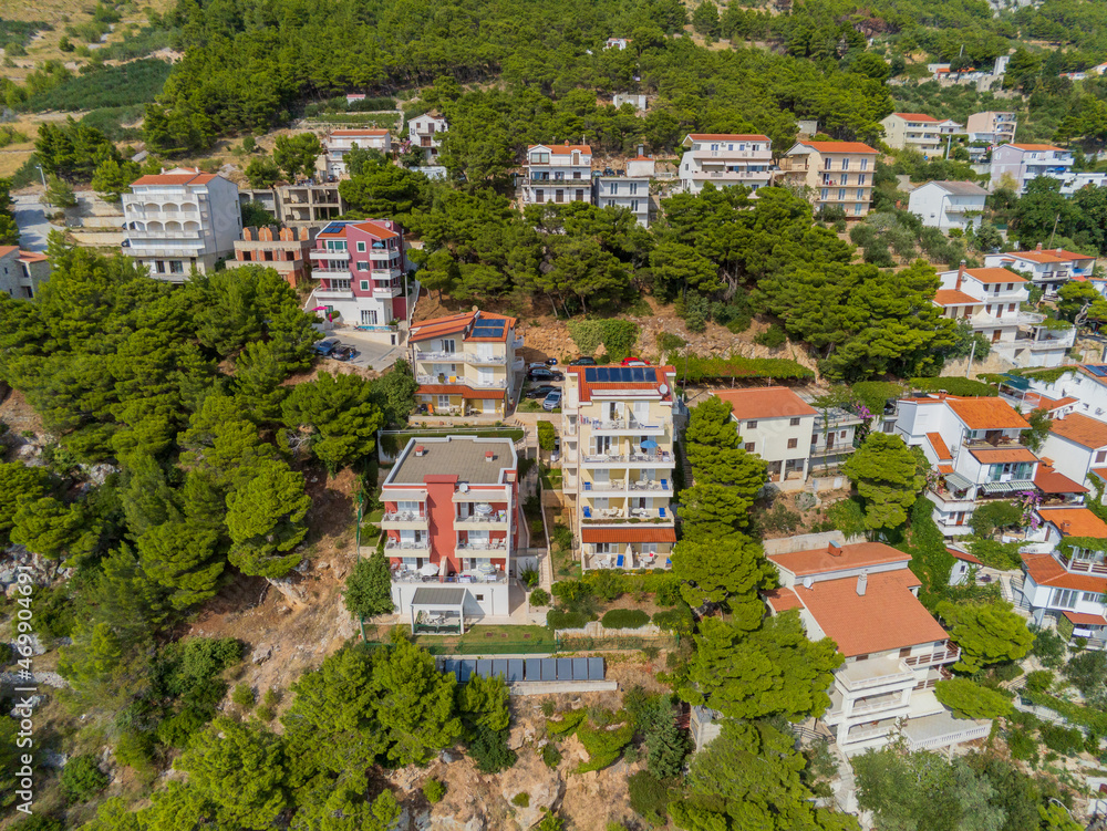 Fototapeta premium Matusici an der Makarska Riviera von oben