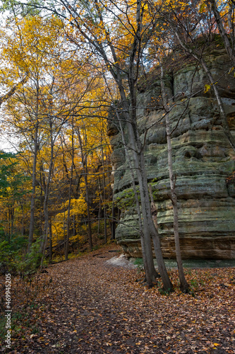 Council Overhang in Fall. Starved Rock state park, Illinois.