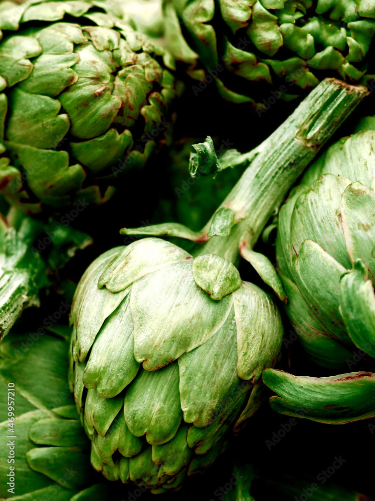 Obraz premium Fresh Artichokes Background