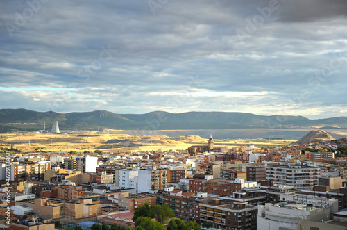 Panorámica de Puertollano con la cuenca carbonífera al fondo, provincia de Ciudad Real, Castilla-La Mancha, centro de España 