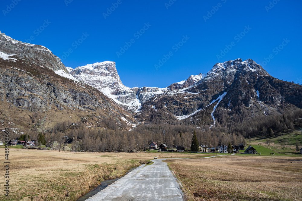 paesaggio della piana dell'Alpe Devero paesaggio della piana dell'Alpe Devero