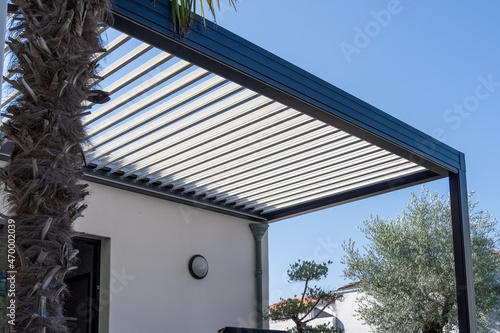 Leinwand Poster Trendy outdoor patio pergola shade structure, awning and patio roof