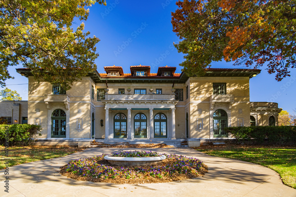 Naklejka premium Exterior view of the Tulsa Garden Center