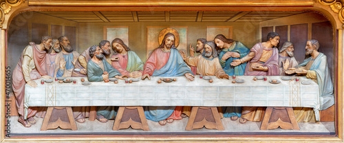 FORLÍ, ITALY - NOVEMBER 10, 2021:  The carved relief of Last Supper in the altar of church Basilica di San Pellegrino Laziosi  after Leonardo da Vinci by unknown artist. photo