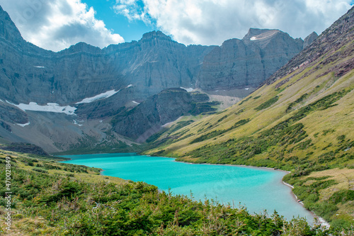 Fototapeta Naklejka Na Ścianę i Meble -  The stunning turquoise Cracker Lake in Glacier National Park, Montana, USA