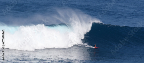 Fototapeta Naklejka Na Ścianę i Meble -  Surfing giant waves in the blue water of Maui Hawaii