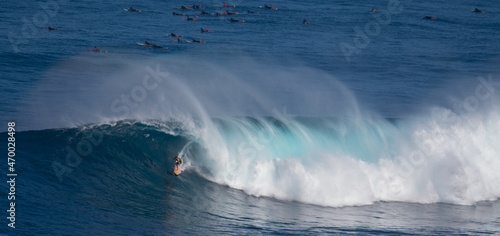 Canvas Print Surfing giant waves in the blue water of Maui Hawaii