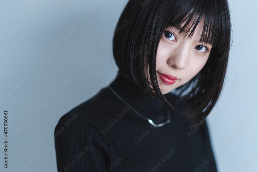 物静かでクールな女性 物静かでクールな女性