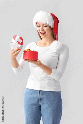 Beautiful young woman in Sa...