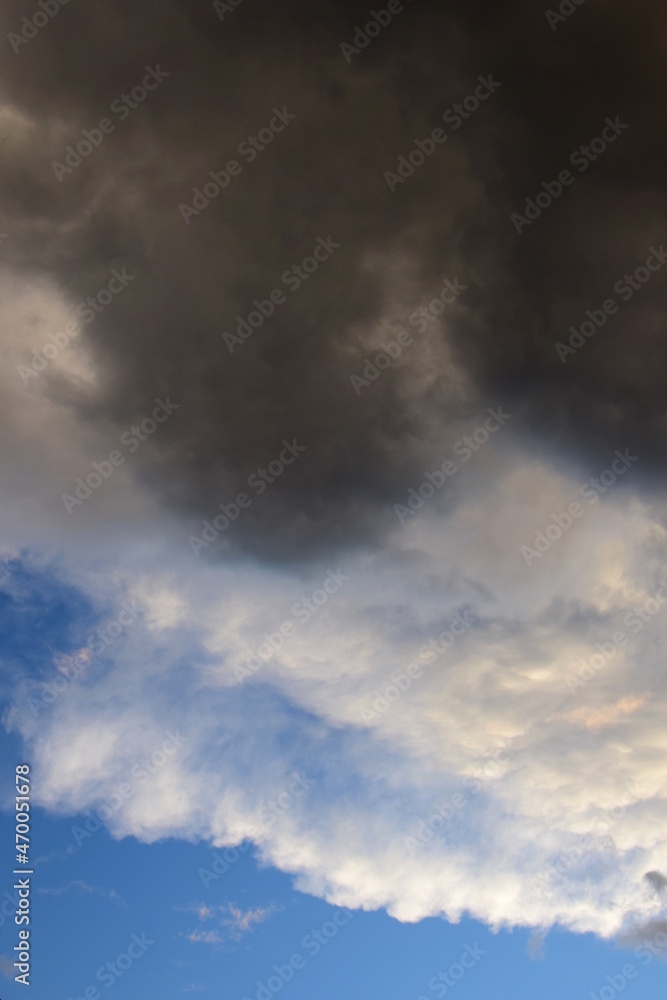 Wolkenschauspiel am Abendhimmel - Regenwolken - Gewitterwolken	
