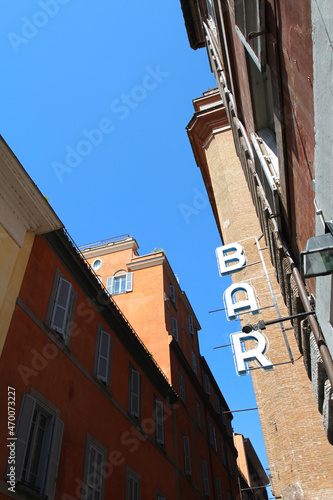 Italie - Rue à Rome avec enseigne de Bar