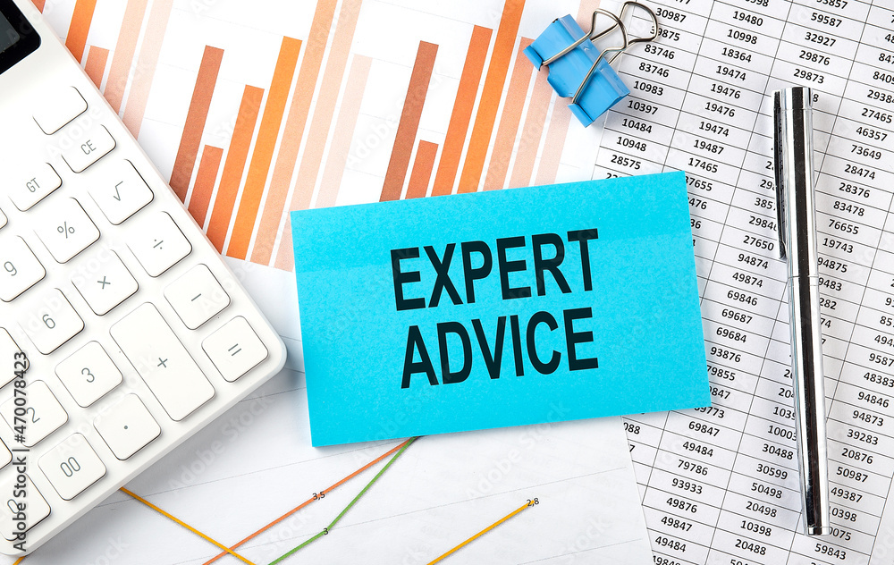 Obraz premium EXPERT ADVICE text on sticker on diagram background