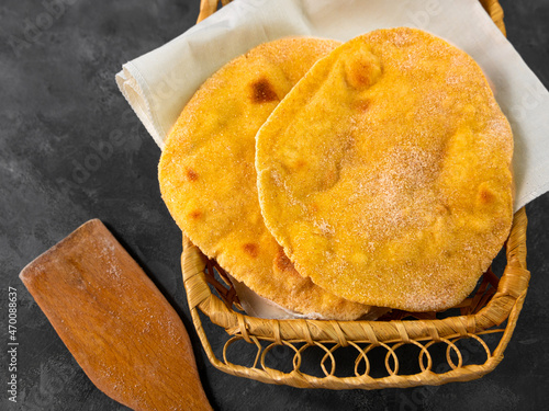 Φωτογραφία Homemade corn flatbread breadbasket gluten free meal