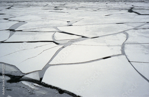 Canvas Print cracked ice on the moscow river