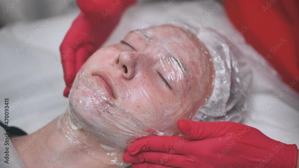 The process of hydrating problem skin with a plastic film. The process of hydrating problem skin with a plastic film.