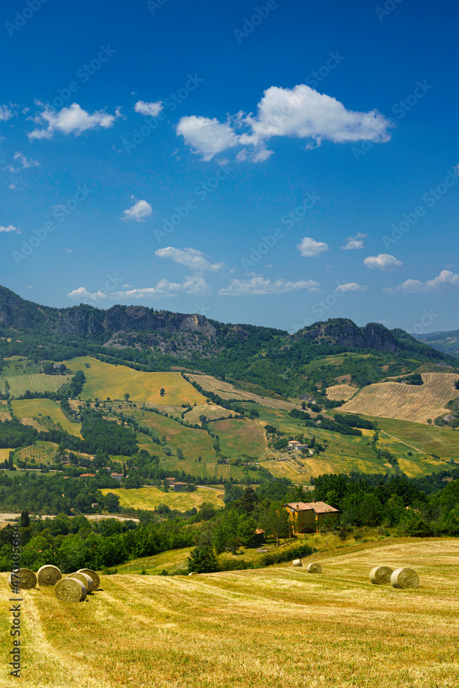 Fototapeta premium Rural landscape near Verucchio and San Marino, Emilia-Romagna