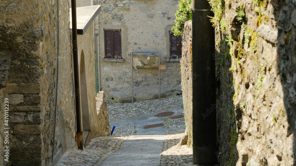 Le riproduzioni dei dipinti di Giovanni Segantini nel centro storico di Caglio in provincia di Como, Lombardia, Italia.
