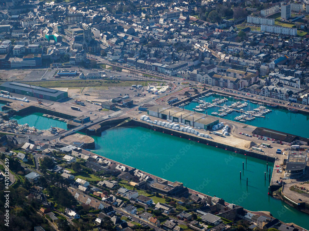 Fototapeta premium vue aérienne du port de Fécamp en Seine Maritime en France