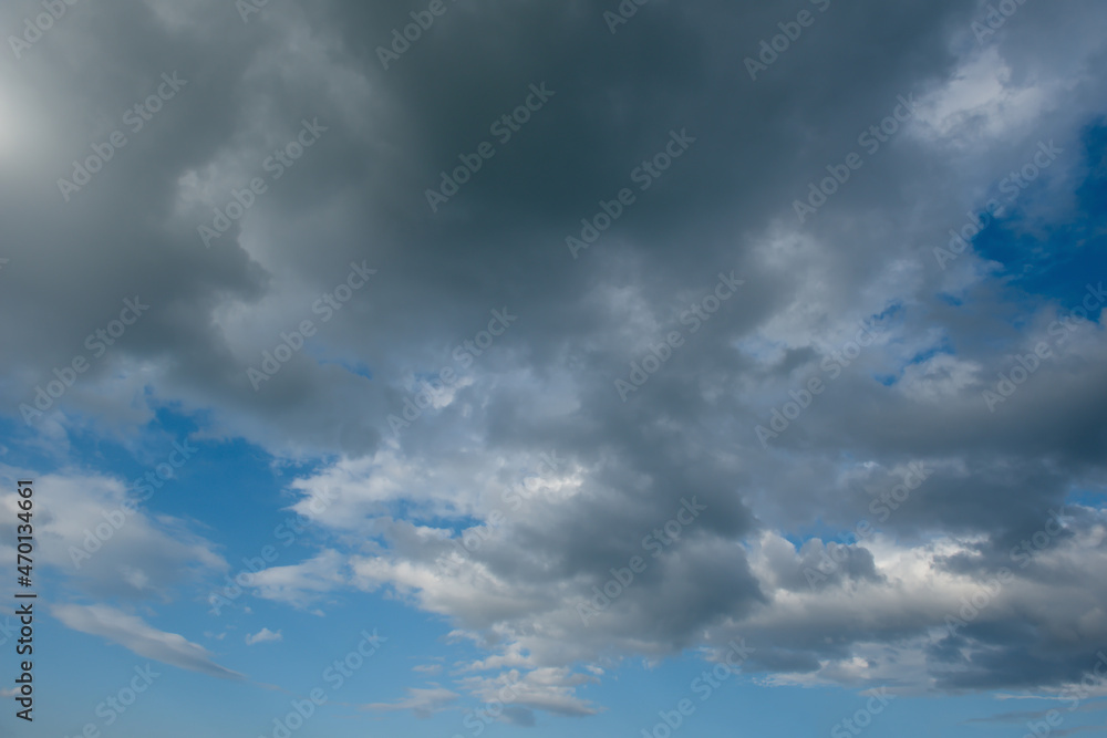 Obraz premium Russia. The South of Eastern Siberia. Gloomy sunset clouds in the evening summer sky over the mountain ranges of Eastern Sayan.