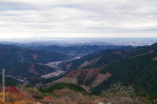 曇りの日の山頂からの眺め