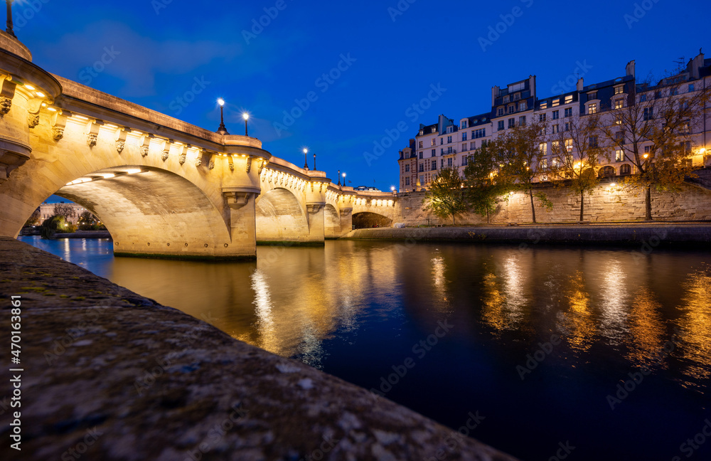 Obraz premium Le Pont-Neuf à Paris