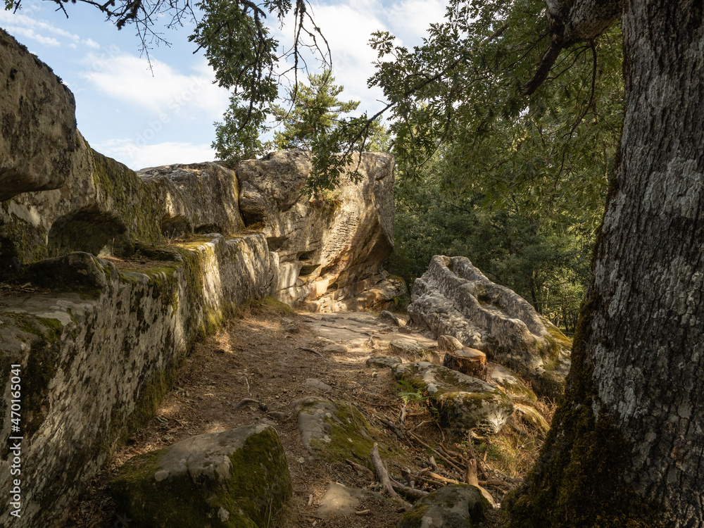 Tumbas antropomorfas en piedra