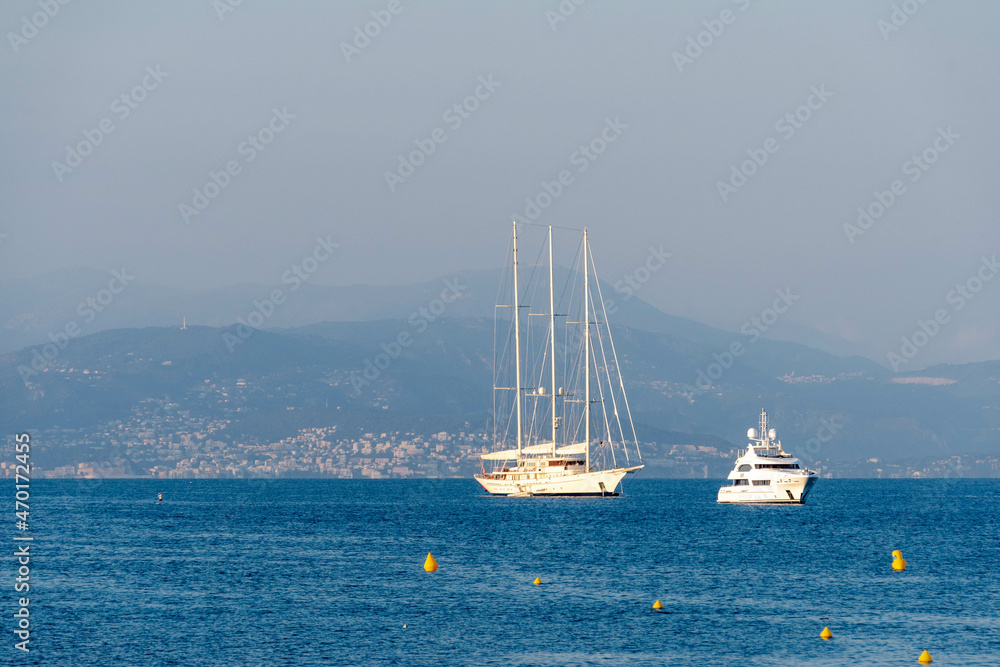 Côte d’Azur in Frankreich erreicht man mit dem Zug schnell von Paris