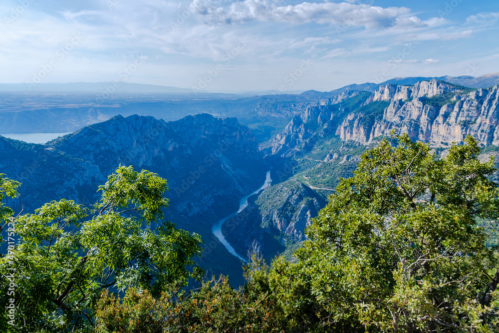 Côte d’Azur in Frankreich, eine Traumreise für den Sommer. Lavendel Felder, Nizza, Antibes, Cannes, Monaco und die Schlucht von Verdon