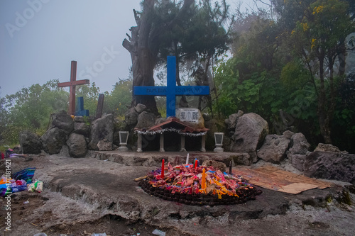 alatar maya con ceremonia candela de colores  photo
