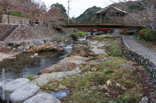 An old town with hot springs in Yamaguchi Prefecture in Japan 日本の山口県にある歴史ある温泉町 : Nagatoyumoto-onsen hot springs and Otozure-gawa River flowing throguh it 長門市にある長門湯本温泉と街を貫流する音信川