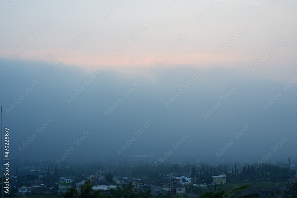 Fototapeta premium misty morning in the mountains