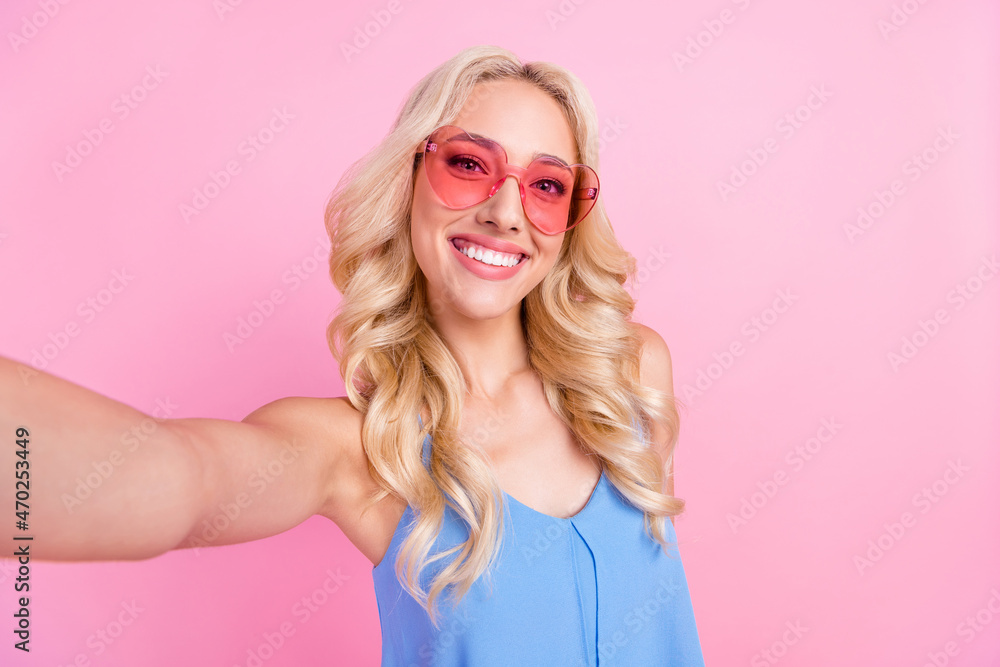 Photo of young cheerful woman happy positive smile make selfie wear sunglass trip isolated over pink color background Photo of young cheerful woman happy positive smile make selfie wear sunglass trip isolated over pink color background