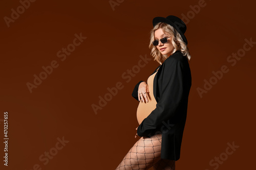 Stylish young pregnant woma...