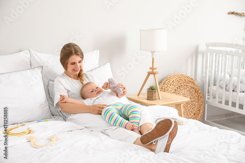 Young mother and her cute l...