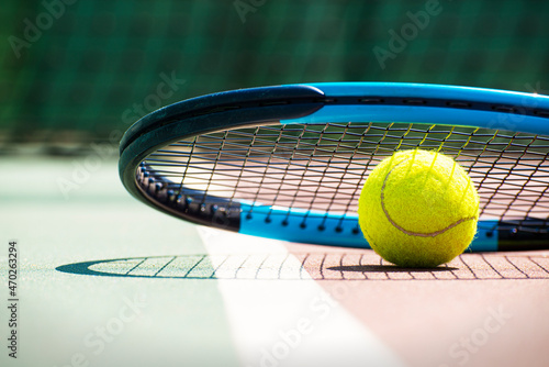 Tennis racquet and ball lying on the court. Healthy lifestyle concept © Dmytro_Mykhailov
