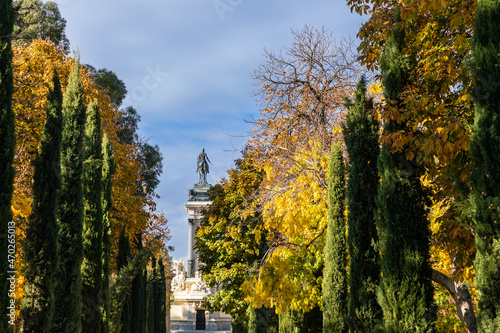 Wallpaper Mural Autumn colors in El Retiro park in Madrid Torontodigital.ca